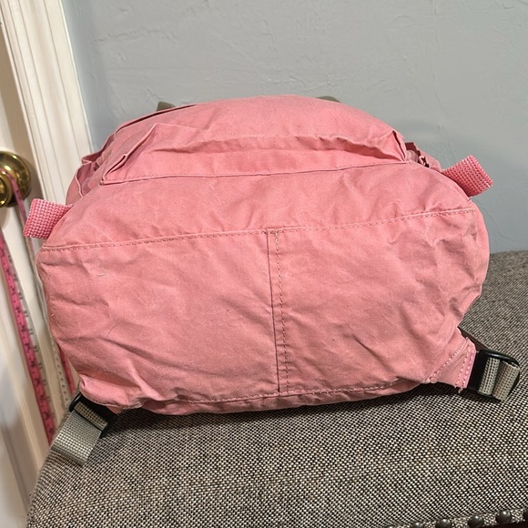 Fjällräven Kånken Pink Backpack - Picture 5 of 16